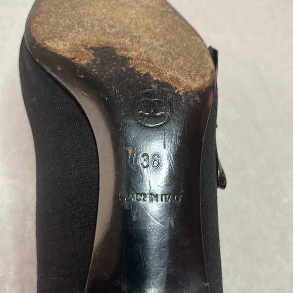 Chanel Cap-toe Pumps - Picture 4 of 7